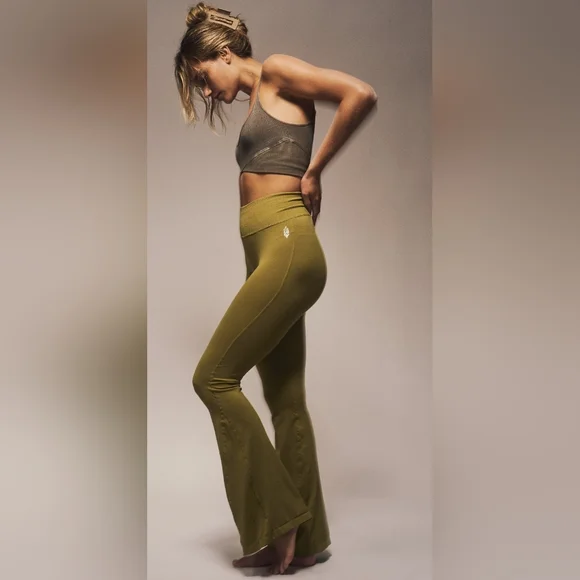 FP Movement Good Karma Flare Leggings Dusty Military M/L FP082 NWOT - Picture 2 of 7